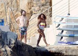She schedules her vacations around serena's tournaments so she can watch every match. Serena Williams Wears One Piece Swimsuit On France Vacation Popsugar Fashion