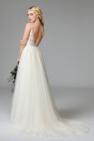 Brautkleid mit spitze und tattoo effekt von lillian west. Brautkleid Mit Tattoo Effekt Und Tiefem Rucken Pretty You