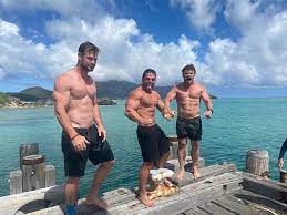Наиболее известен по роли тора в кинематографической вселенной marvel: Chris Hemsworth Spends Time With Family In Australia People Com