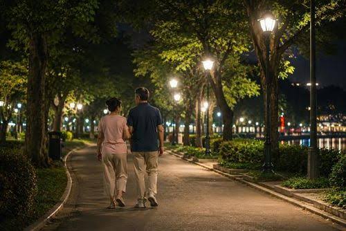 Vì sao đi bộ sau bữa ăn được xem là 'thói quen trường thọ'? - Báo Sức Khỏe  & Đời Sống