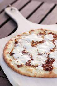 23 Cenas Faciles De Hacer Que Te Haran Ver Como Un Experto Goat Cheese Pizza Cheese Pizza Recipe Honey Recipes