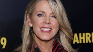 James's episcopal church in new york, deborah anne norville, a daughter of zachary samuel norville of dalton, ga., and the late merle olson norville, was married yesterday to karl gert. Tv Host Deborah Norville Will Have Cancerous Nodule Removed Abc News
