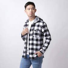 Kemudian, mereka melemparkan buket bunga tersebut ke para tamu. Kemeja Flanel Pria Hoodie Lengan Panjang Motif Kotak 01 Hitam Putih Kemeja Panjang Elfs Shop