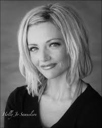 Holly Samuelson's Instagram, Twitter & Facebook