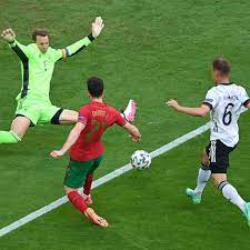 Meist entgeht sie nur knapp dem ball. Syhhde4y1fmytm