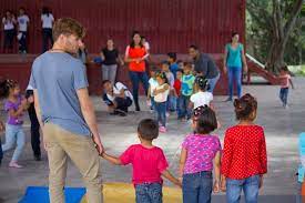 Que sean niños los niños y se los deje preguntar sin levantar la mano, formar filas torcidas, llevar alguna vez la bandera no por ser mejor alumno #dia del niño #derechos del niño #mex urtizberea. Dia Del Nino Celebration Nph International