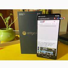 Motorola Edge 30 Pro Review: Reliable ...