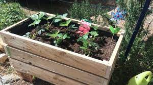 Notre sélection de vidéos pour des bacs à fleurs en bois recyclés de palettes. Creer Une Jardiniere Avec Une Palette De Bois Cote Maison