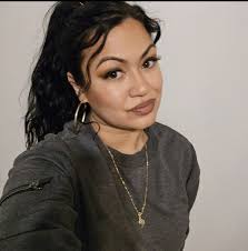 Amanda Capetillo's Instagram, Twitter & Facebook