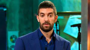 RTVE: 'La Revuelta' bromea con su 'bache' en audiencias: "O competimos  contra 'El Hormiguero' o contra el folleteo"