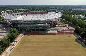 Halbzeit haben wir ein sehr gutes spiel der gastgeber gesehen. Heiler Kunden Bayer 04 Leverkusen Hybridrasenplatz Heiler Sportplatzbau