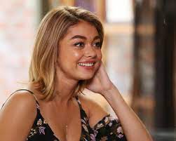 Sarah Hyland Says Her Modern Family Character, Haley Dunphy, Is Bisexual  | Glamour