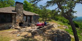 Devil's den state park also has several picnic areas, a swimming pool and cabins, with camping sites ranging from modern to primitive. Cabins Arkansas State Parks