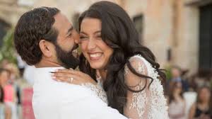 Rebecca mir (22) und massimo sinato (33) wollen noch 2014 heiraten. Massimo Sinato Bestatigt Es Gibt Ein Baby Verwirrung Bei Rebecca Mir Promiwood