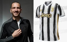 Juventus fc, logo doré, serie a, noir métal, fond, football, la juventus, l'italien, le club de football, la juventus logo, le football, l'italie, la juve, bianconeri. Juve Bonucci Spoilera La Nuova Maglia Per La Stagione 2020 2021 Foto Sky Sport