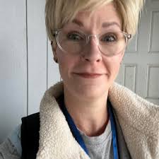 It's my last zoom for this semester! Thank you sweet baby, Jesus for  Leeza!! My classmates logged in this afternoon and were like Lynn, you look  so different!! I feel so put