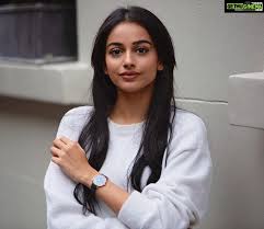She became famous after working in the song ek ajnabee haseena. Banita Sandhu Biography Wiki Height Weight Family Age And More Artofit