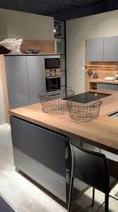Kitchens Partner Food The Flash In High Gloss Slate Gray Combined With Havana Oak The Generous Kitchen Plan Ic Tasarim Mutfak Cagdas Mutfak Luks Mutfaklar