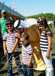 الشيخ محمد بن راشد ال مكتوم و احفاده الشيخه فاطمه بنت منصور بن زايد ال نهيان و الشيخ محمد بن منصور بن زايد ال نهيان و الشيخ حمدان بن منصور بن زايد