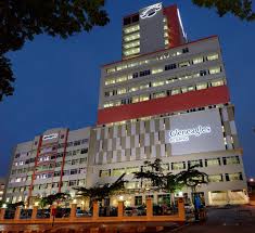 Didirikan pada tahun 1973 sebagai penang medical centre, namanya diganti setelah diakuisisi oleh parkway pantai, sebuah konglomerat perawatan kesehatan yang berbasis di singapura. Staynest Gleneagles Penang