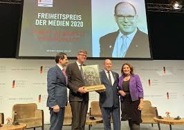 Kurz habe „sich in seiner politischen laufbahn immer wieder als brückenbauer. Furst Von Monaco Nimmt Preis Am Tegernsee Entgegen Tegernseerstimme