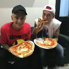 Secondo zequila, paola ha un bel fisico, ha vent'anni, non esiste che non si spogli. Updates From Benjamin Mascolo Federico Rossi Facebook