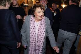 Ve svatovítské katedrále proběhla v sobotu zádušní mše za zesnulého zpěváka karla gotta. Jirina Bohdalova Introduces An Incurable Disease That Afflicts Him