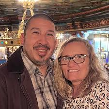 Get instant seating at sporting events, concerts, and all kinds of outdoor  gatherings with this lightweight folding chair. Three side pockets, a  bottle holder, and a folding side table make this the