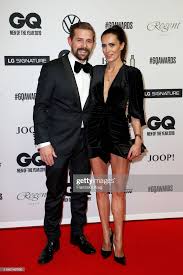 Weltpremiere range rover velar in london mit homeland star damian. News Photo Klaas Heufer Umlauf And Doris Golpashin Arrive Gq Men Gq Gq Awards