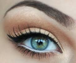 Eyeliner Hack Draw A Fine Line With A White Eyeliner Pencil Along Your Lower Lash Line To Brighten Up Your Eyes Artistry Makeup Makeup Eye Makeup