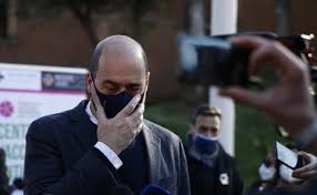 Leggevo un cretino che sostanzialmente. Matteo Salvini E Nicola Zingaretti Botte Da Orbi Sull Euro Irreversibile Solo La Morte Basta Ripeterlo Il Tempo