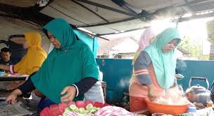Masyarakat indonesia pada umumnya sarapan dengan menggunakan nasi serta lauk. Nikmatnya Sarapan Nasi Tutug Oncom Di Tasikmalaya Travel Tempo Co