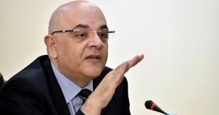 Secretarul de stat raed arafat lanseaza un atac dur la adresa fondatoarelor asociatiei daruieste viata, despre care spune ca au reactii isterice si daruiesc societatii venin si stiri false. Raed Arafat Cateva Sute De Noi Ambulante Pana In Decembrie