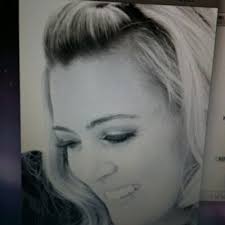 Danielle Laws (@danilaws1)