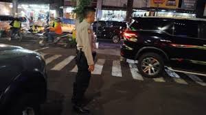 Personel Piket Sabhara Unit Patroli Melaksanakan POLRI ...