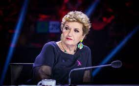 Mara sekreter olarak 1967 yılında iş hayatına başladı ariston kayıtları ile çalışan, basın ofisi ornella vanoni ve mino reitano. Mara Maionchi E Stata Ricoverata Per Covid Rolling Stone Italia