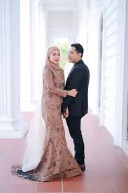 Sepasang pengantin gibran dengan selvi jalani prosesi sungkem. Wedpedia Cantik Dan Unik Baju Sanding Pengantin Facebook