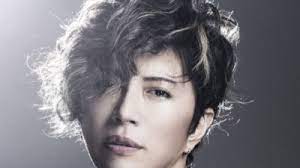 Popular japanese singer and actor gackt, who has a strong fan base in asia and beyond, will suspend his show business activities . 21ctnuzuzmvjzm