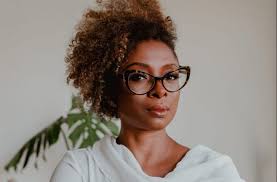 Justiça manda porta-voz do MBL remover vídeo ofensivo à escritora Eliane  Marques