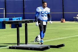 Está Donald feliz de regresar a la NFL con los Rams