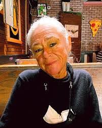 Julie Spires's Instagram, Twitter & Facebook