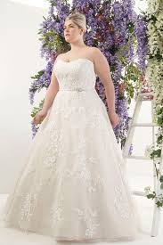 If you want a gorgeous dress but you also want to of course you want to look fabulous at your wedding, but damn, have you seen the prices of why it's great: The 9 Best Plus Size Wedding Dress Shops In The Uk