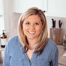 Tammy Pfieffer's Instagram, Twitter & Facebook