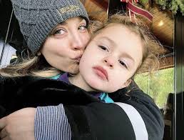 How will you feel if you marry me with my daughters 😍🎈