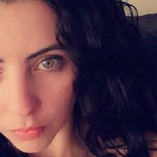 Claudia Bloom's Instagram, Twitter & Facebook