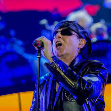 He has remained with the band ever since. Frontmann Klaus Meine Krank Scorpions Verschieben Konzerte Kultur