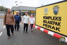 Dalam kongres pssi di solo, organisasi tersebut mengalami perubahan nama menjadi persatuan sepak bola. Perak Fc On Twitter Majlis Penyerahan Kunci Kompleks Bolasepak Perak Chepor Oleh Jabatan Kerja Raya Jkr Perak Kepada Persatuan Bolasepak Perak Pafa Sebentar Tadi Https T Co Rdorqtwkcn