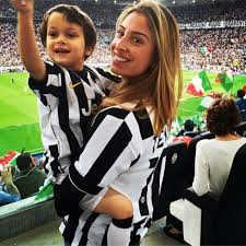 She is the daughter of professional soccer manager massimiliano allegri. Una Figlia Bellissima Per Massimiliano Allegri La Bionda Valentina Regina Dei Social Foto