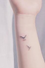 Black tattoos will never go out of style, so you can boldly choose them! 20 Best Small Wrist Tattoos Pictures Momcanvas