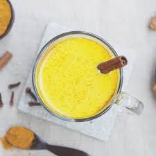 Kurkuma Latte Ist Eine Trendige Und Gesunde Detox Alternative Zu Kaffee Hier Ist Unser Rezept Fur Ein Turmeric Latte Recipe Turmeric Tea Recipe Turmeric Tea
